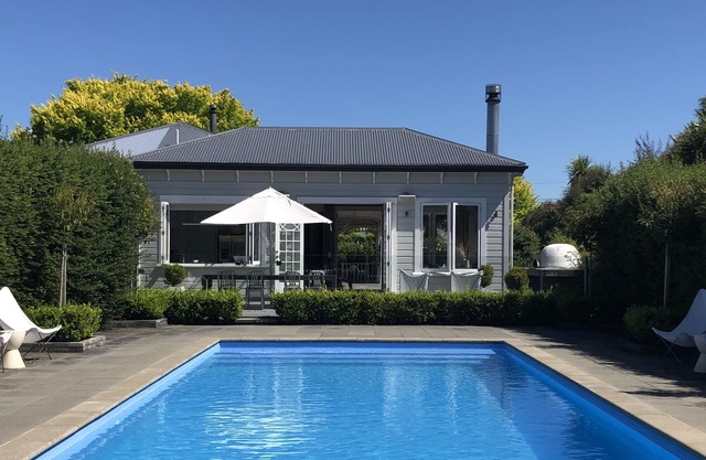 Holly's Place, Martinborough