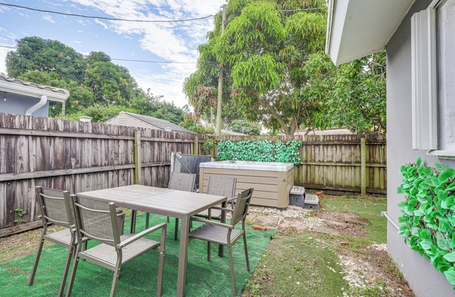 Hollywood Hideaway: Close to Dtwn & Beaches