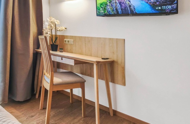 Home 1 - Luxury apartment, near trade fair, in the center of Nuremberg with balcony & parking space