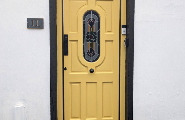 Home away from home, Ten min walk to all our lovey town has to offer