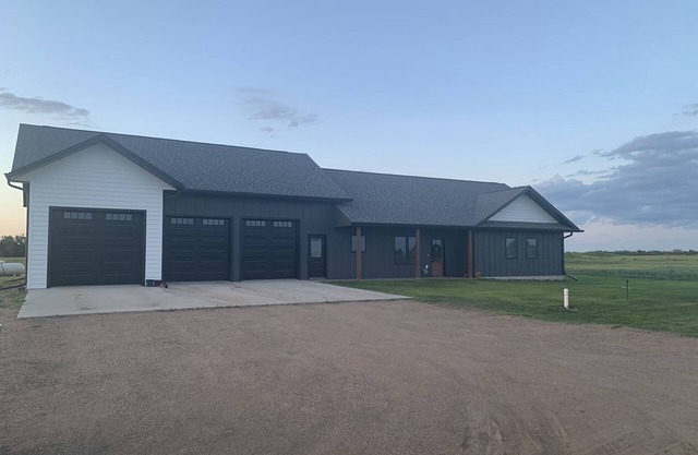 Home in Spring/Cow Creek. 15 miles North of Pierre, SD