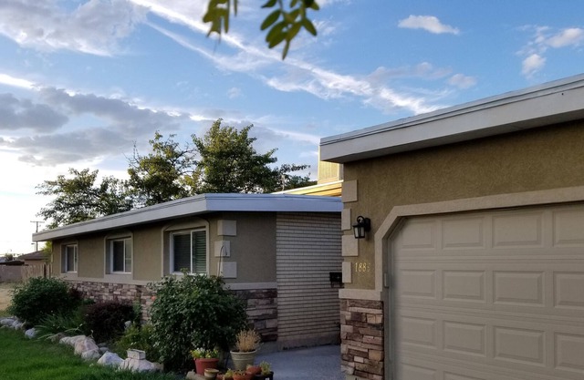 Home in the Heart of Orem/Provo-5 Bedrooms 2 Bath (Edit listing) Orem