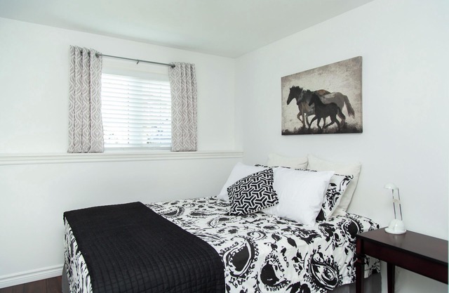 Home on Porters in CBS is a beautiful 2-bedroom apt. T'Railway is 50m near.