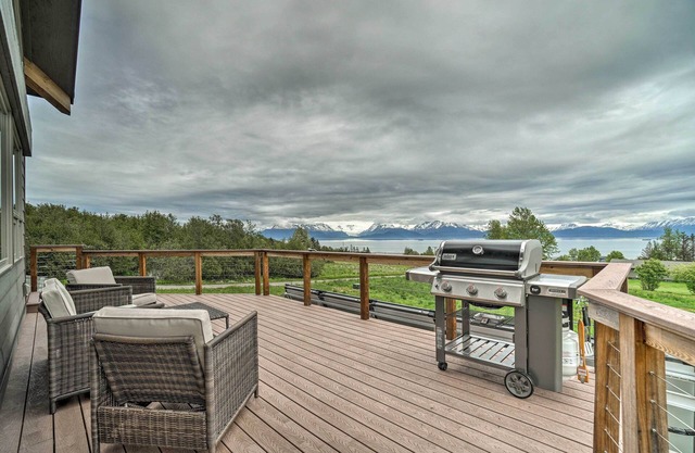 Home w/Kachemak Bay View - 5 Miles to Downtown!