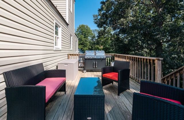 Home with amazing location, 25min to Wintergreen, 30 min to Charlottesville, 20 min Staunton