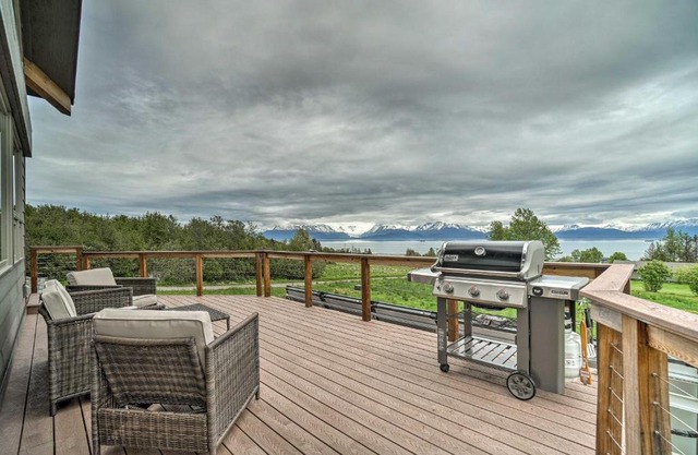 Home with Kachemak Bay View - 5 Miles to Downtown!