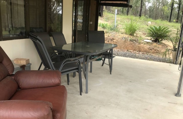 Homely rustic tranquil cabin with picturesque outlook