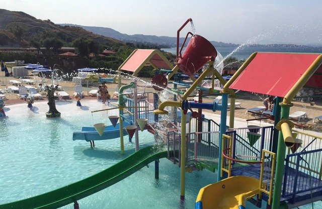 Homerez - 10 m away from the beach! House for 4 ppl. with shared pool at Crotone