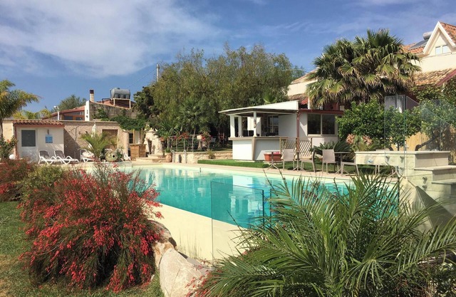 Homerez - Apartment Pozzallo with Pool