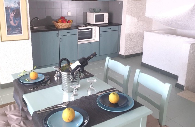 Homerez - Beautiful apartment With sea view and garden