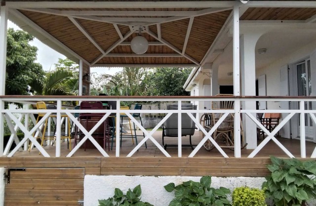 Homerez - Comfortable house in Saint Paul with enclosed garden