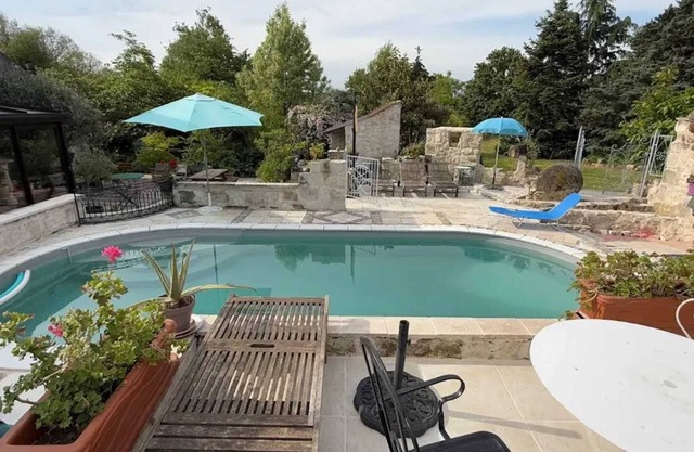 Homerez - Cozy house in Bréhémont with peaceful garden