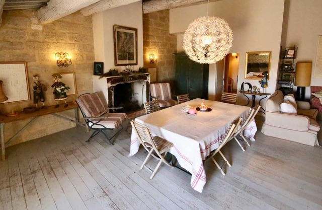 Homerez - House for 8 ppl. with garden, terrace and balcony at Marsillargues