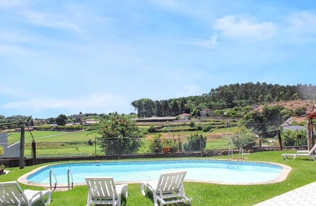 Homerez - House in Requião with pool