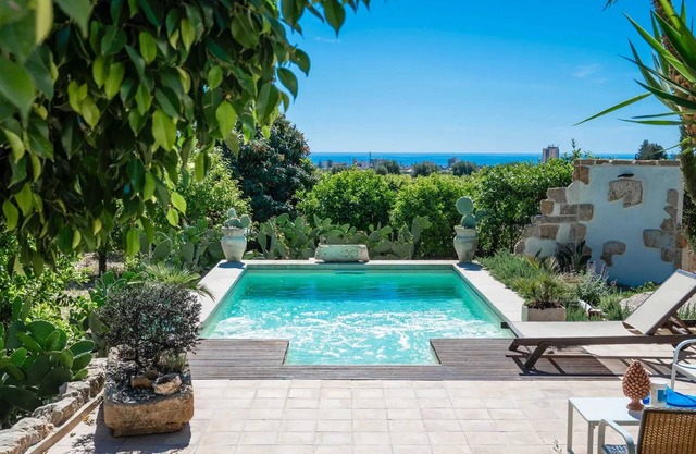 Homerez - House with pool and jacuzzi