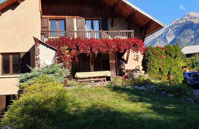 Homerez - Large cottage With mountain view and balcony