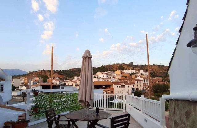 Homerez - Pretty house for 4 pers. with swimming pool, terrace and balcony in Riogordo