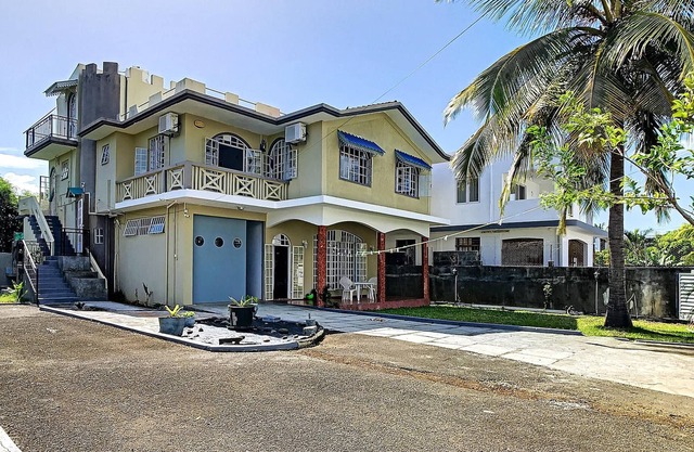 Homerez - Spacious apartment with garden and balcony