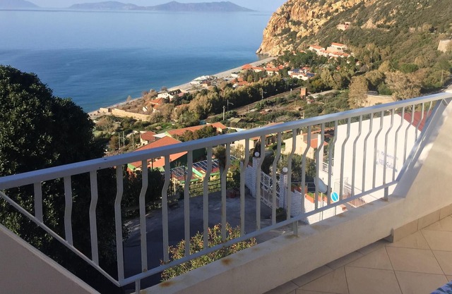 Homerez - Studio 800 m away from the beach for 4 ppl. with balcony at Calava