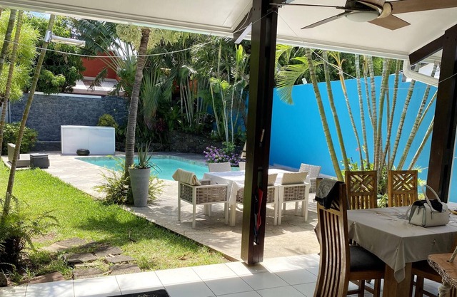 Homerez - Villa for 4 ppl. with swimming-pool, garden and terrace at St Pierre