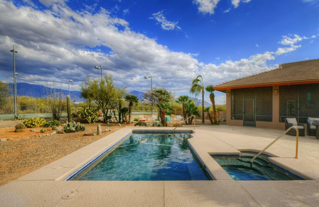 Homey, desert gem with private pool & Spa with amazing views!