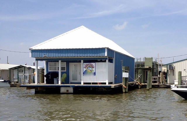 HONEYHOLE 3BR. Beautiful, spacious, and best of all.NO BUNK BEDS!