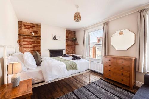 Host & Stay - Sherrington Road Abode