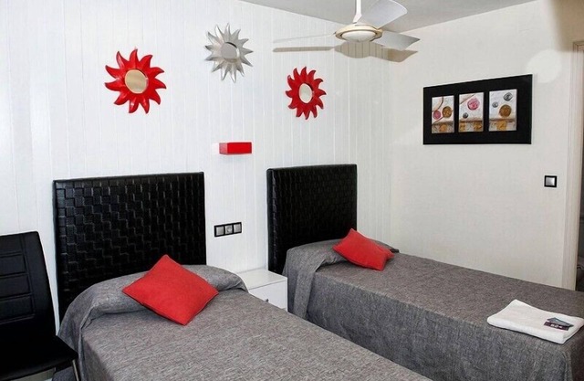 Hostal Emporda