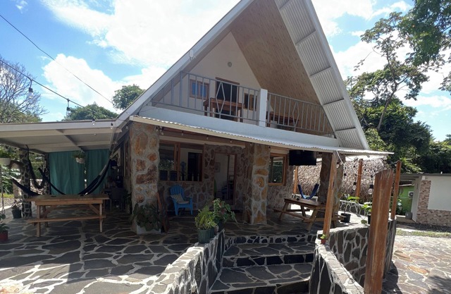 hostal la perla