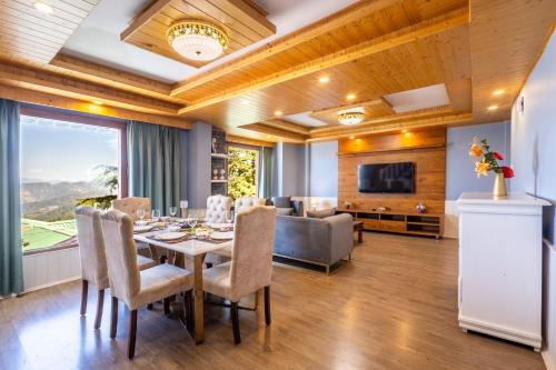 Hostie Heaven View - 3BHK Duplex with Terrace, Mashobra