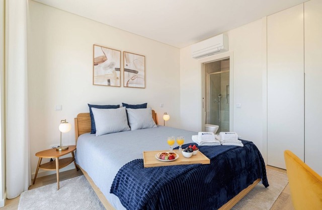 HostWise - Lovely Building w/Balcony