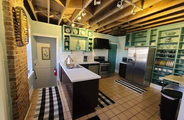 Hot Tub! Fenced Patio! Comfy Spacious Home!