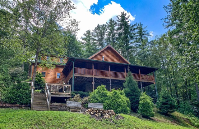 Hot Tub & Fireplace - The Essentials of Oct in the High Country @PineLogLodge