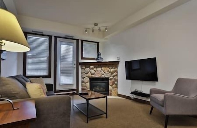 Hot Tub & Gym/Pool/Ground-Floor Condo