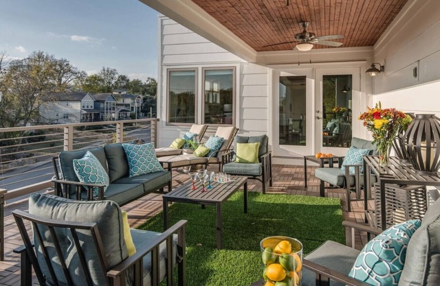 Hot Tub, Pool table, Rooftop-Near Broadway,10 Beds