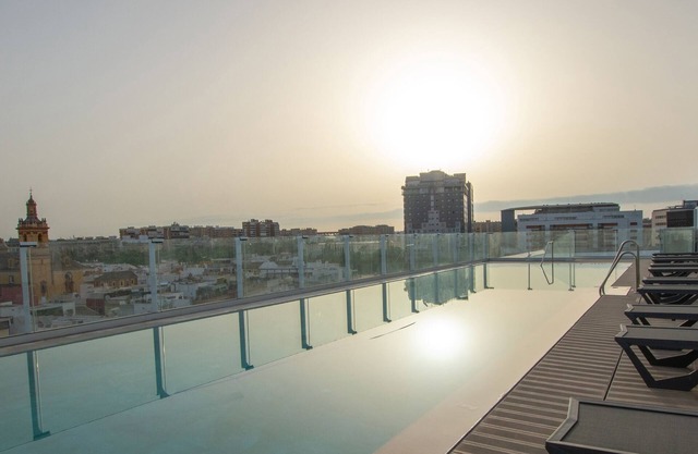 Hotel Giralda Center