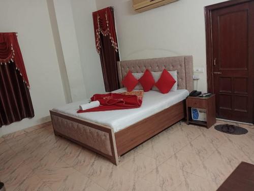 HOTEL HOLIDAY INN PARADISE