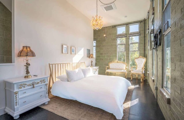 Hotel Narcissus - Room 6