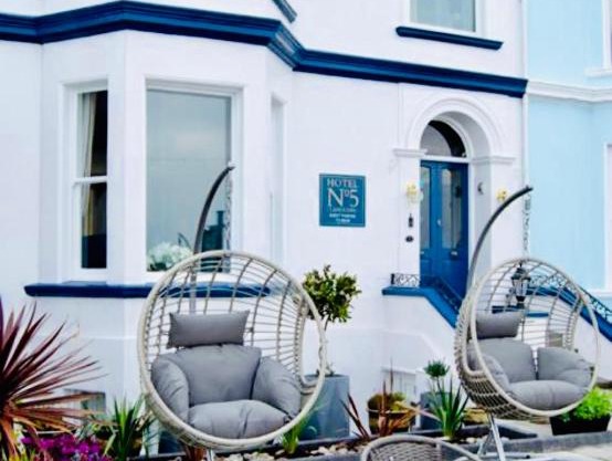 Hotel No5, Beachfront with Free Private Car Park