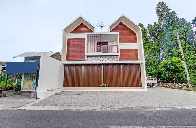 Hotel O Griya Putih