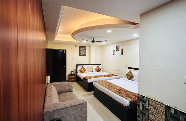 Hotel Sahu Near Kashi Vishwanath Temple Gate