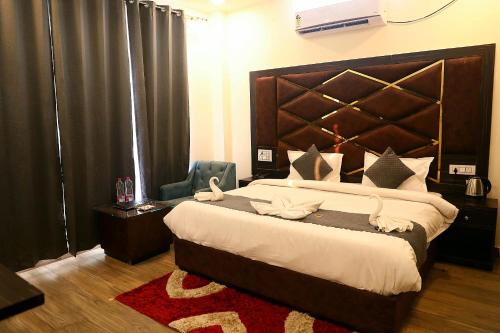 Hotel Shreya Galaxy with Swimming Pool- Best Property in Haridwar