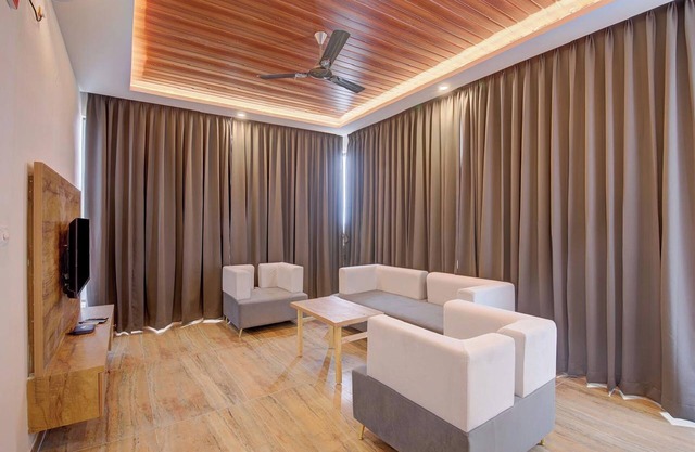 Hotel Tree Suites Next Airport Inn