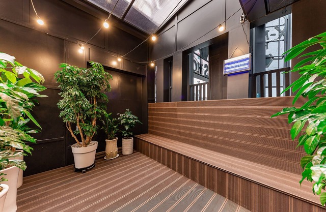 Hotel Urban Brown
