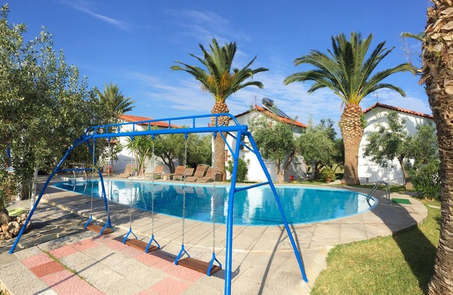 houdis House - Family House with Garden and Pool