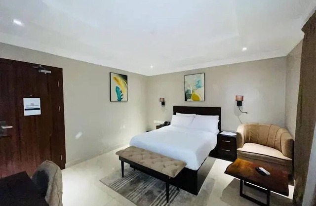 House 17 Apartment and Services Ltd