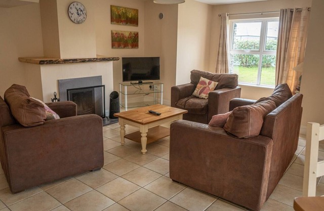 House 3 Dingle Manor Remarkable 3-Bed House