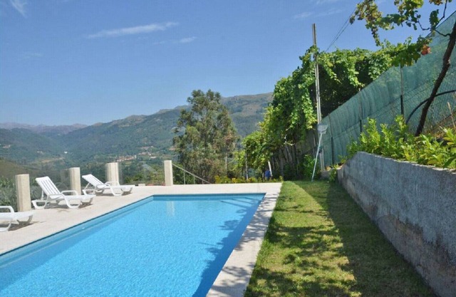 House for 8 people with private pool near Gerês