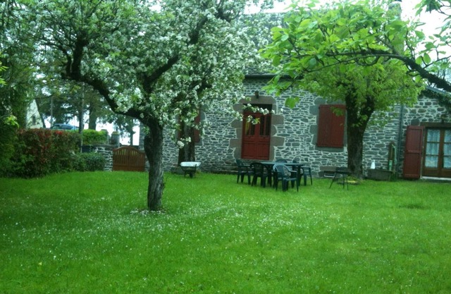 House full of character in Auvergne close to a lake