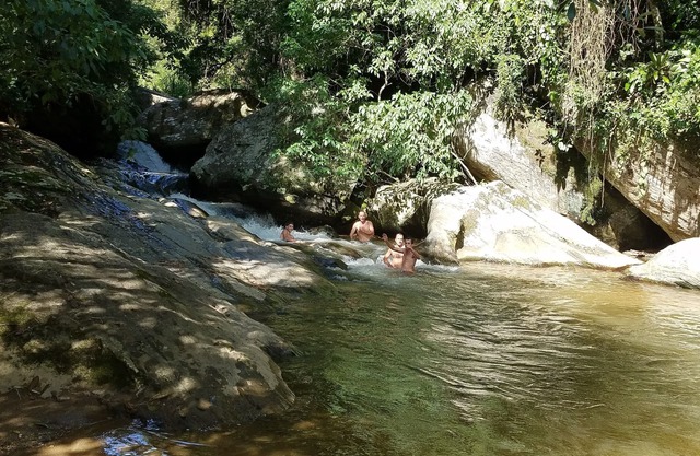 House in Lumiar/up to 8 people. Fireplace/private waterfall/bed and bath linen.